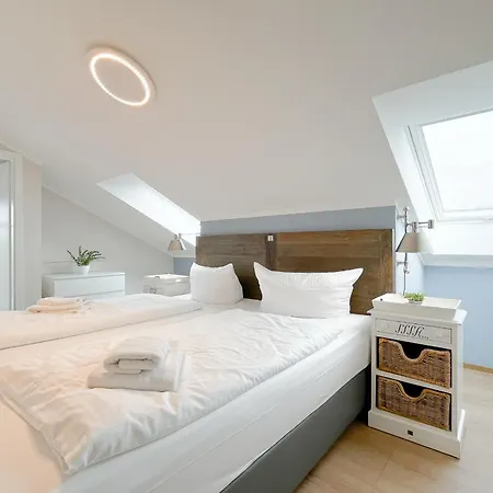 Baltischer Hof 67 *
