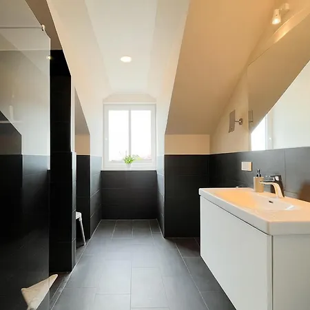 Baltischer Hof 67 *